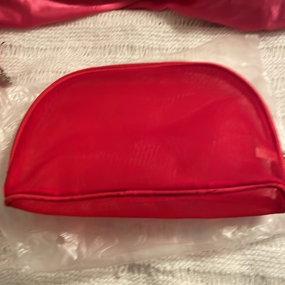 New Chanel beauty 2 mesh cosmetic pouches CC snowflake zipper pulls - Picture 5 of 7